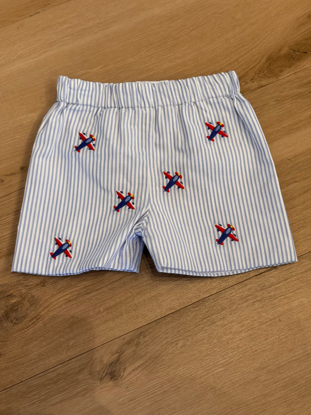 Airplane Leo Short